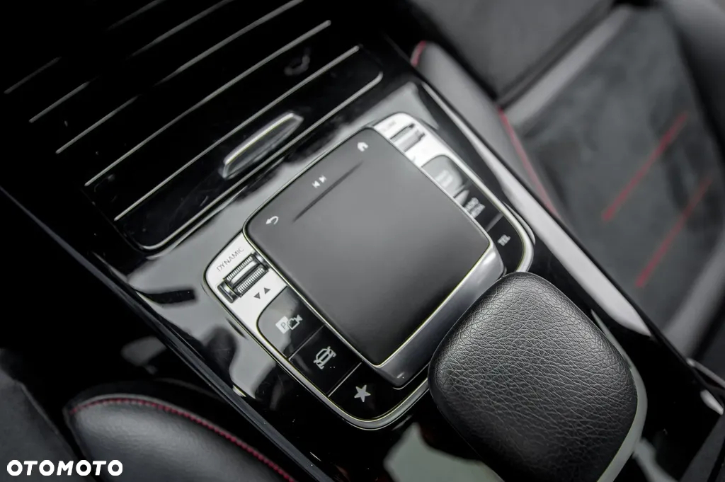 Mercedes-Benz CLA 220 Shooting Brake 7G-DCT AMG Line - 32