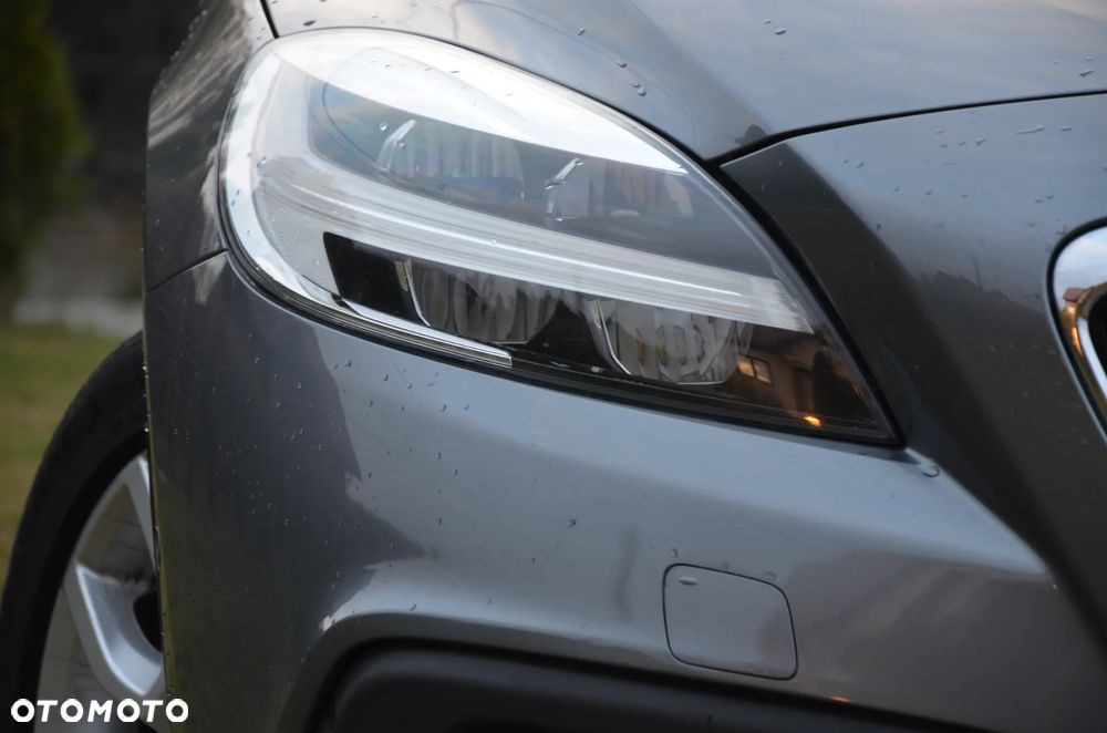 Volvo V40 Cross Country D2 Momentum - 12