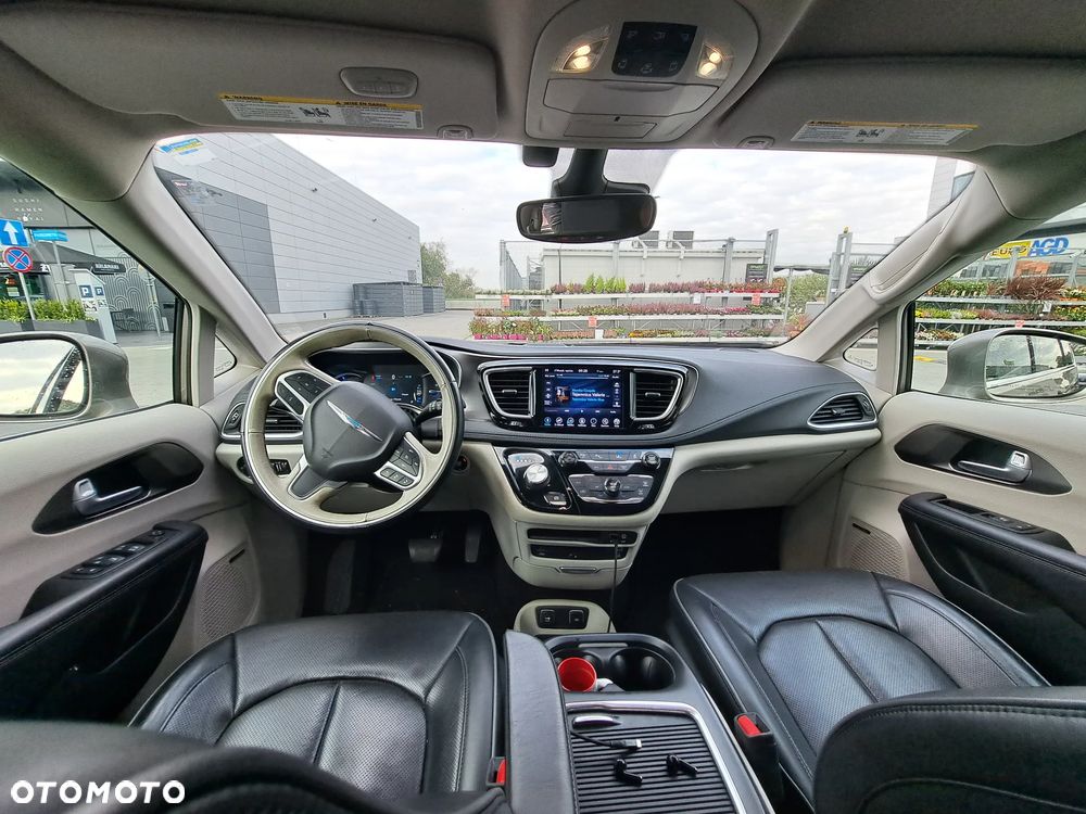 Chrysler Pacifica - 10