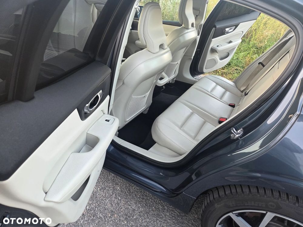 Volvo S60 T6 AWD R-Design - 16