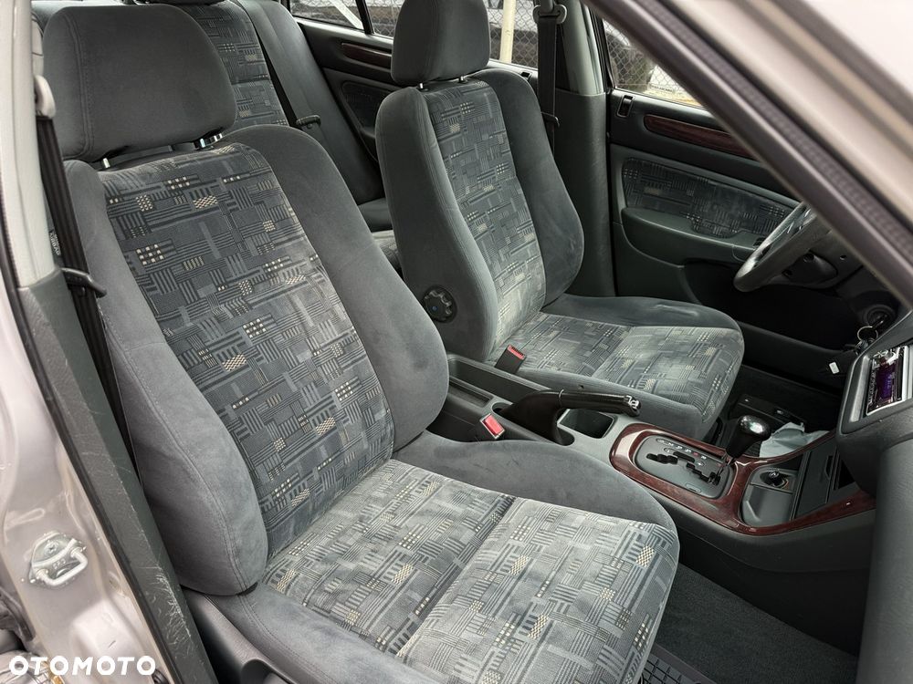 Honda Accord 2.0 ES - 24
