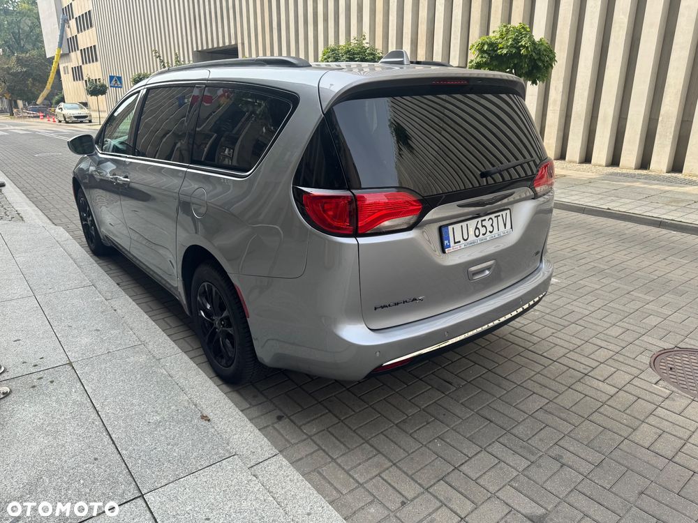 Chrysler Pacifica - 4
