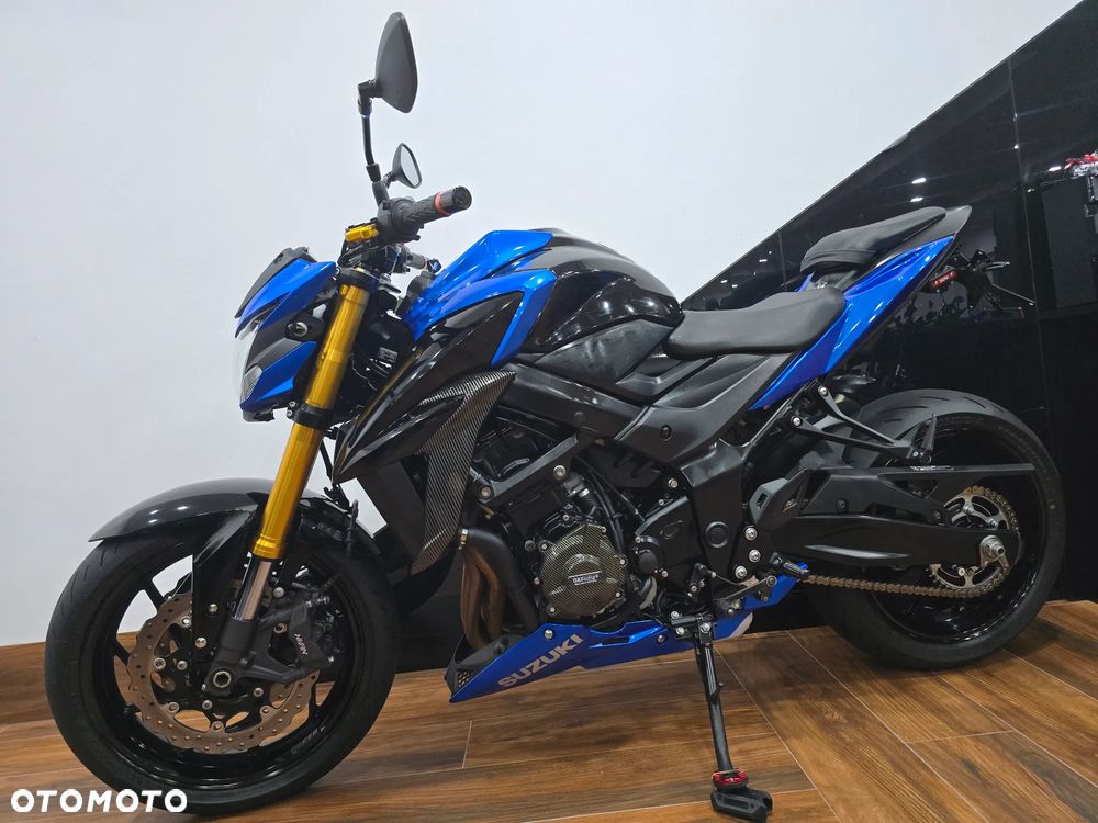 Suzuki GSX - 35