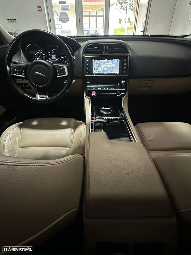 Jaguar XE 2.0 D Prestige Aut. - 6