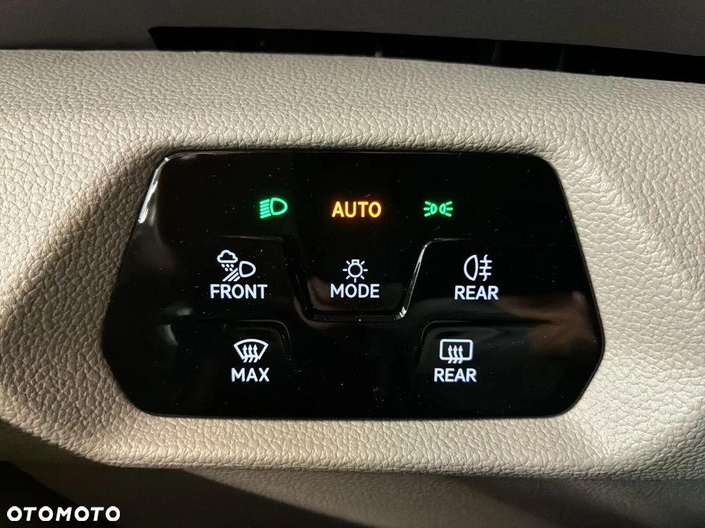 Volkswagen Multivan - 32