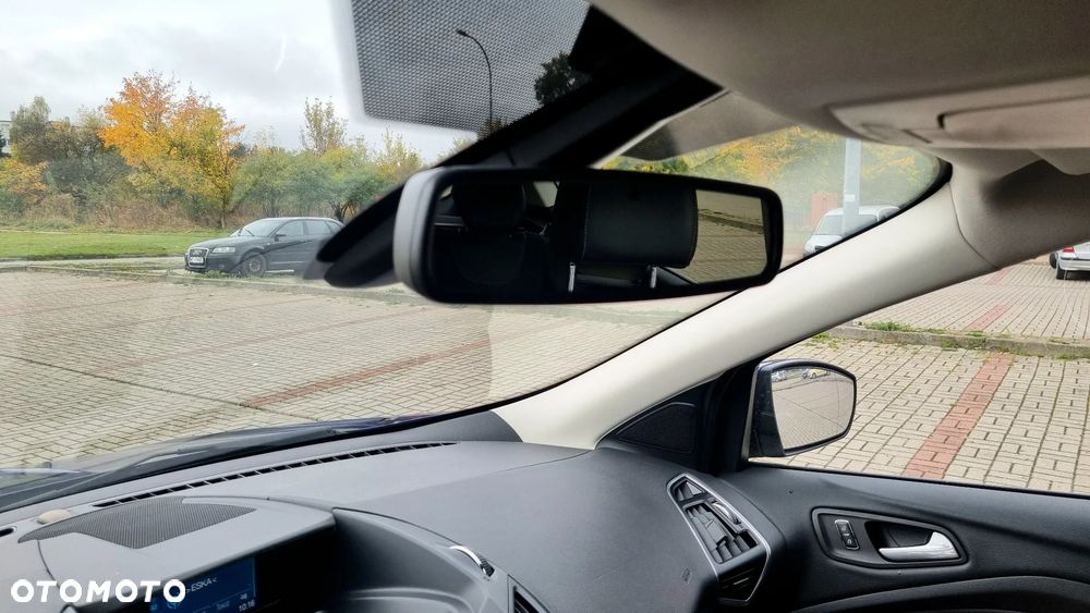 Ford Kuga 2.0 TDCi 2x4 Titanium - 39
