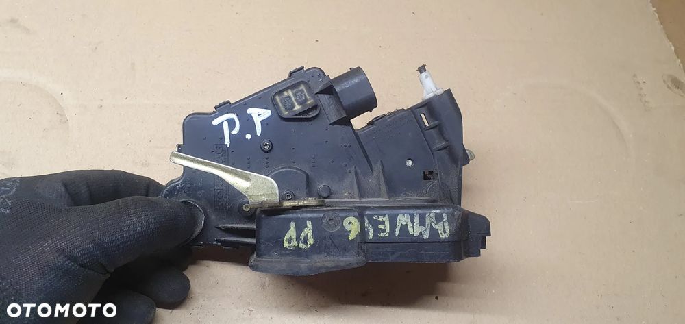 Zamek prawy przód BMW E46 Europa 8206408 - 5