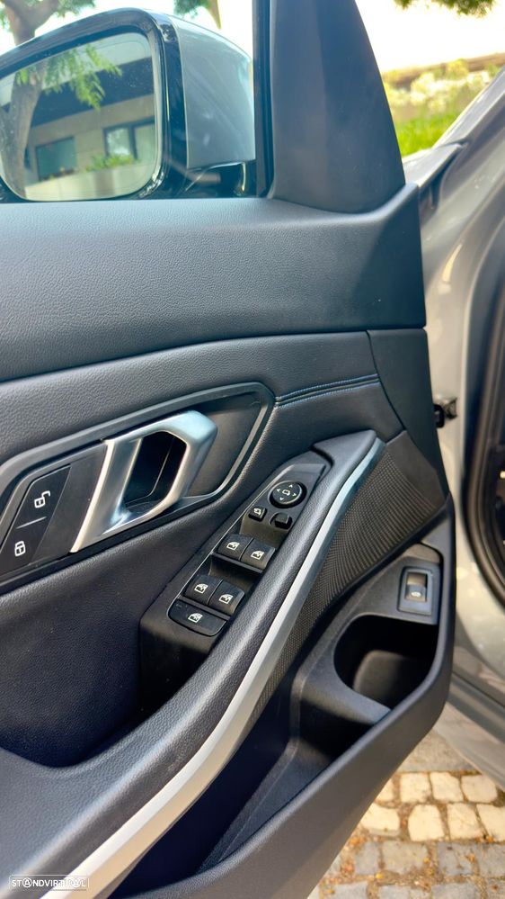 BMW 320 d Pack Desportivo M Auto - 14