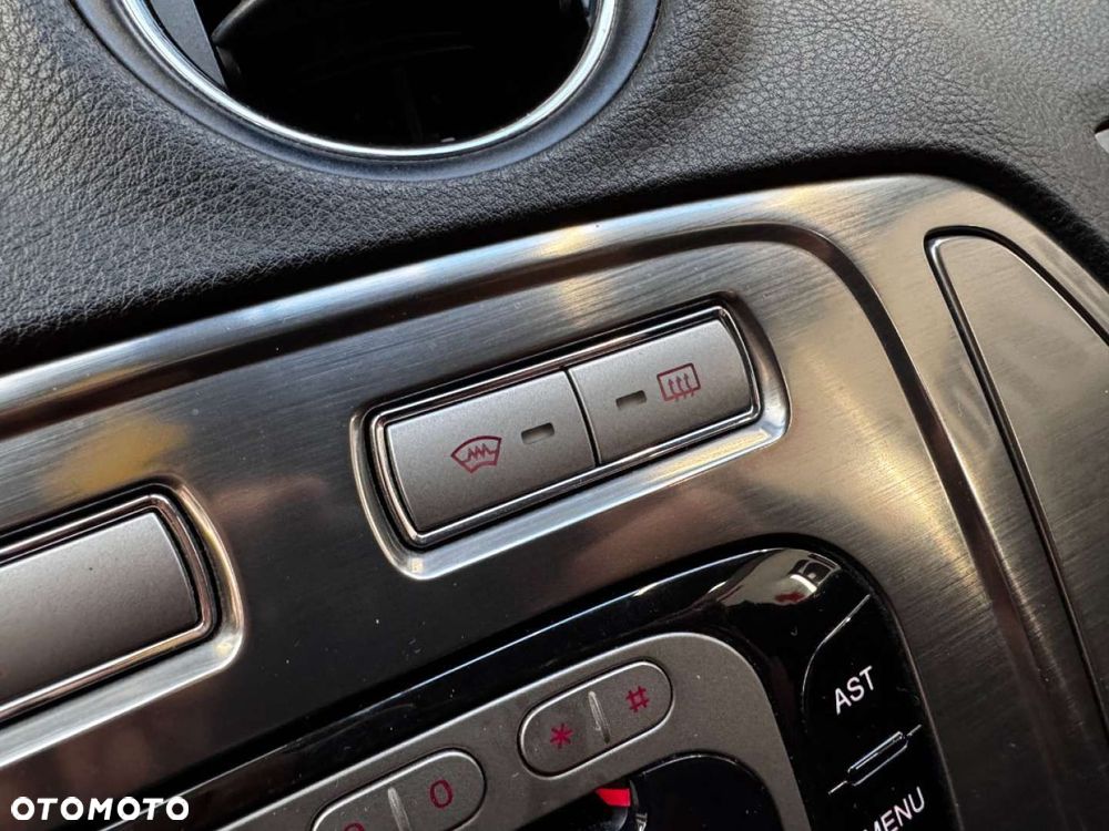 Ford Mondeo - 33