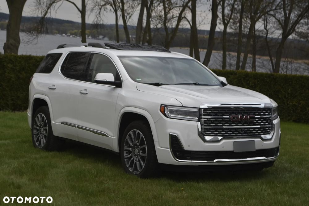GMC Acadia - 27