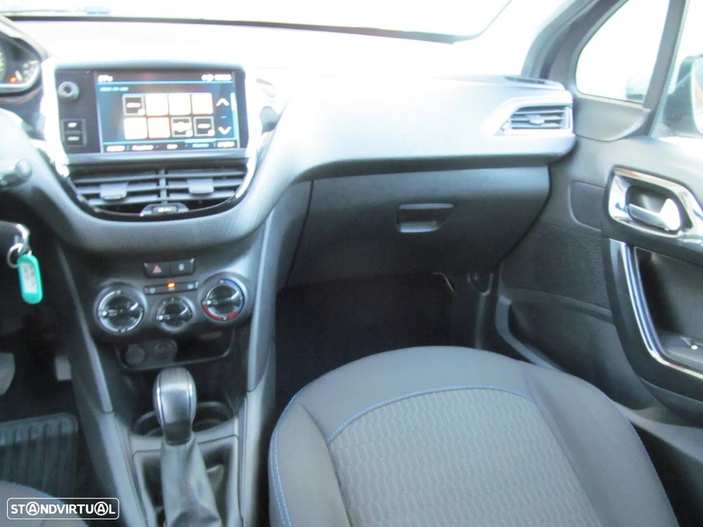 Peugeot 208 PureTech 82 Stop & Start Signature - 11