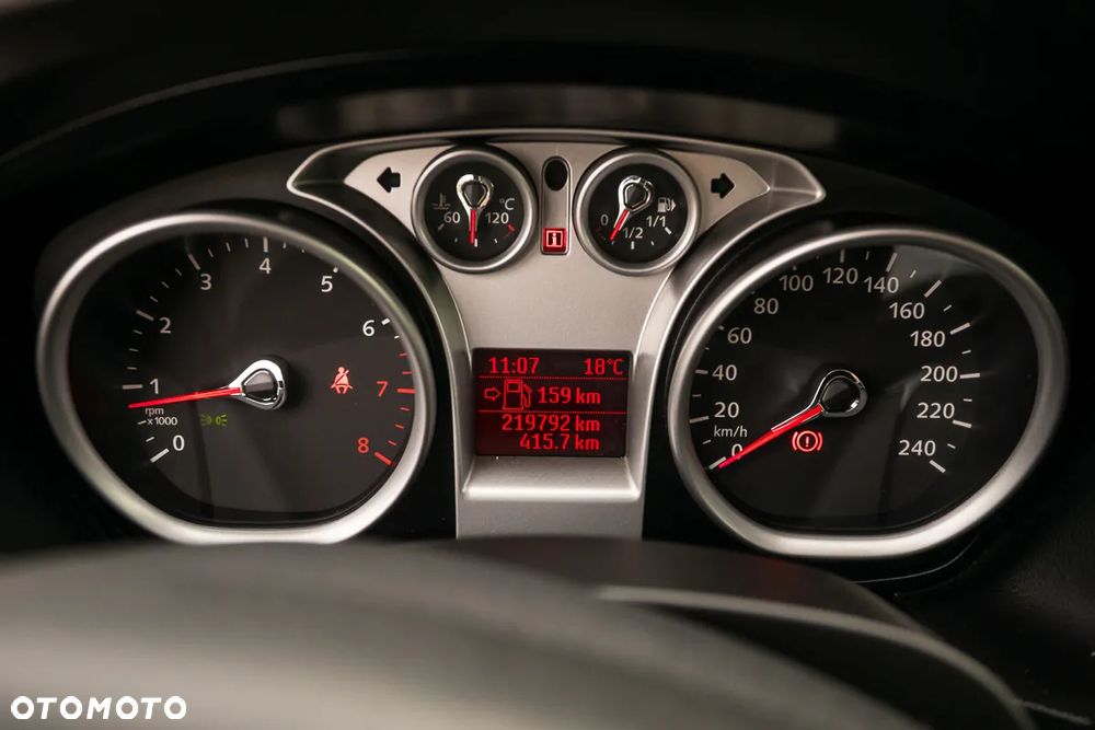 Ford Focus 1.6 Ghia - 21