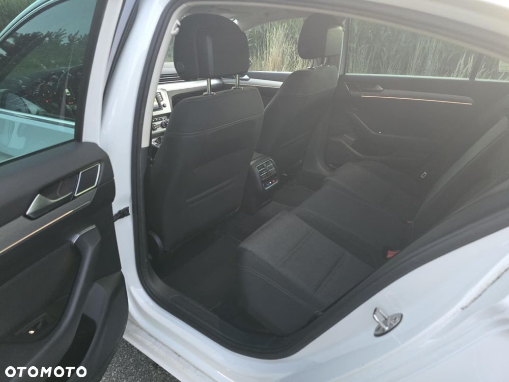 Volkswagen Passat 2.0 TDI (BlueMotion Technology) Comfortline - 14