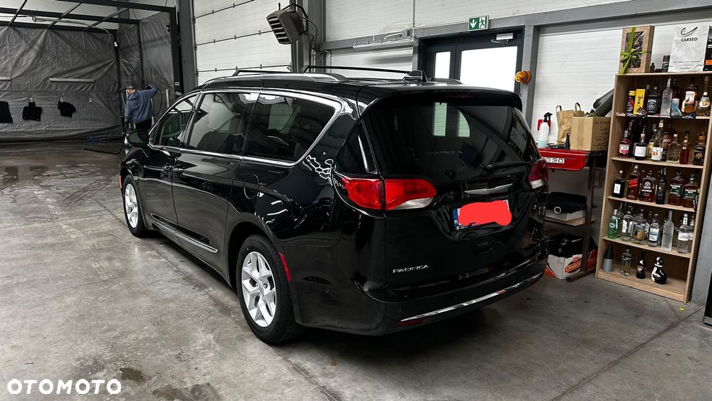 Chrysler Pacifica - 6