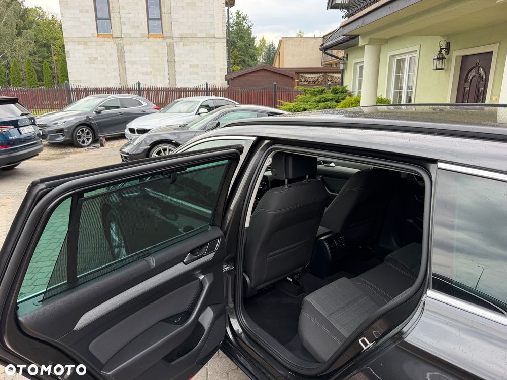 Volkswagen Passat 1.5 TSI EVO Elegance - 9