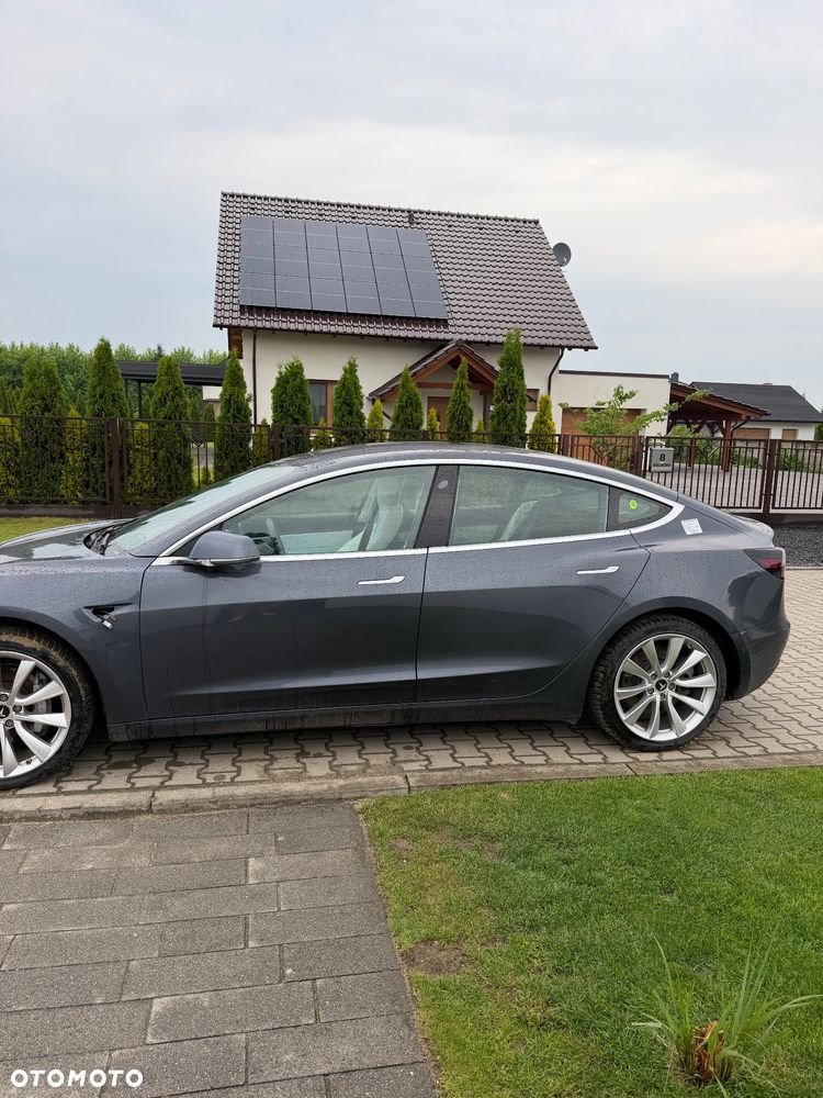 Tesla Model 3 - 4