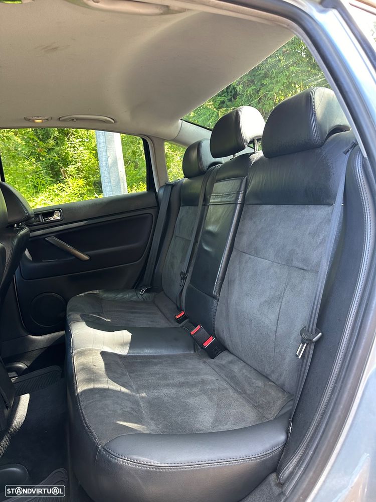VW Passat 1.9 TDi Highline Tip - 26