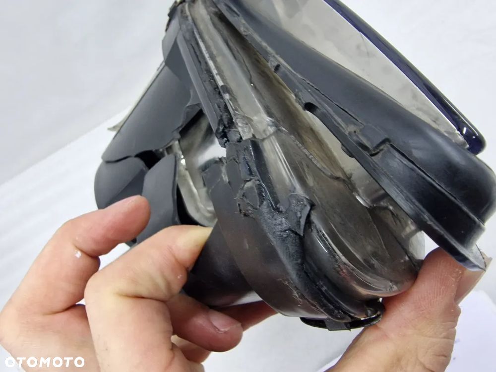 MERCEDES W204 06- XENON LEWY NIE SKRĘTNY LEWA LAMPA PRZEDNIA PRZÓD , NR A2048202961 , NR AUKCJI LL141 - 24