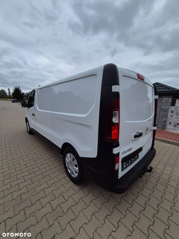 Opel Vivaro 2017r LONG 180tys km webasto super stan - 5