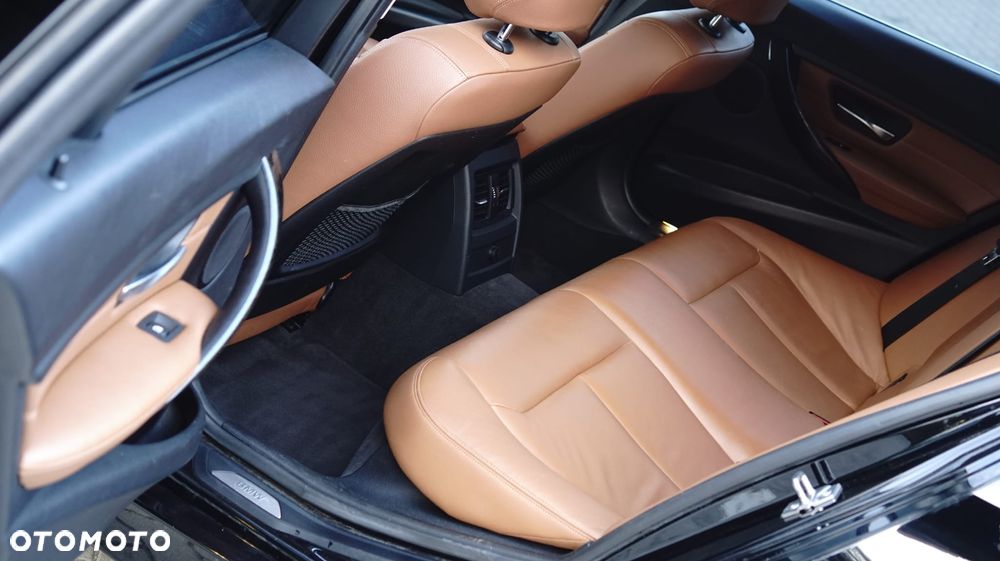 BMW Seria 3 318d Luxury Line - 39