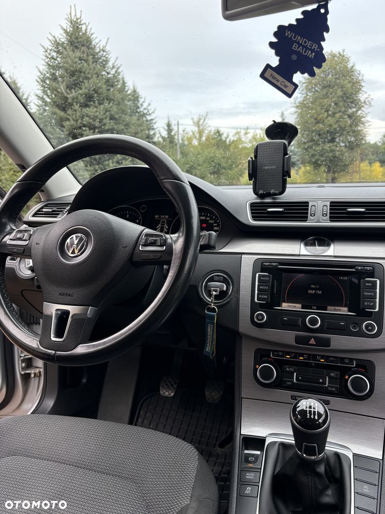 Volkswagen Passat 2.0 TDI DPF Highline - 15