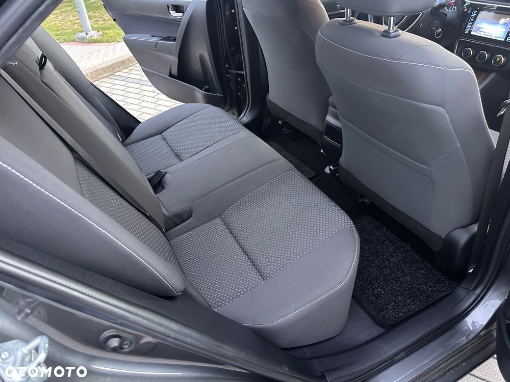 Toyota Corolla 1.6 Classic Plus - 17