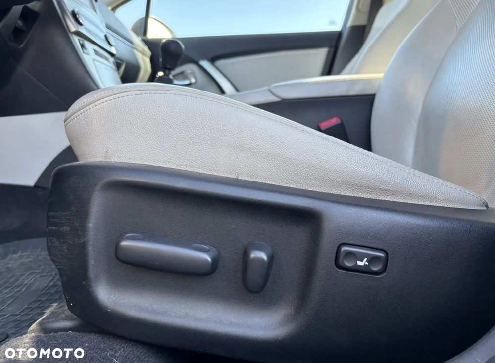 Toyota Avensis 2.2 D-4D Prestige - 11