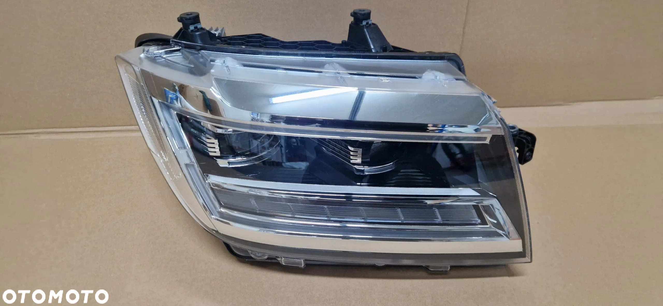 LAMPA PRZÓD PRAWA VW CRAFTER II 7C MAN TGE 7C1941036F 11PIN - 8