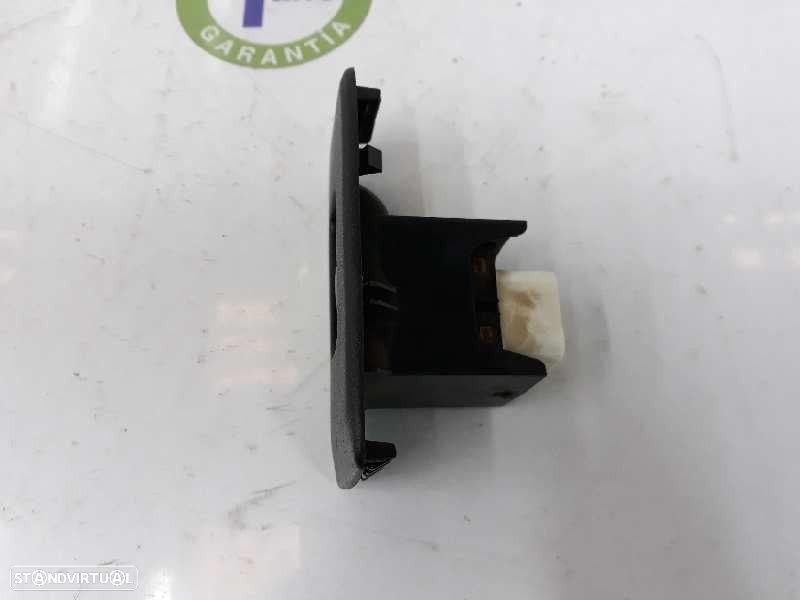 COMANDO ELEVADOR DE VIDRO FRONTAL DIREITO MITSUBISHI PAJERO III 2003 -MR445659 - 2