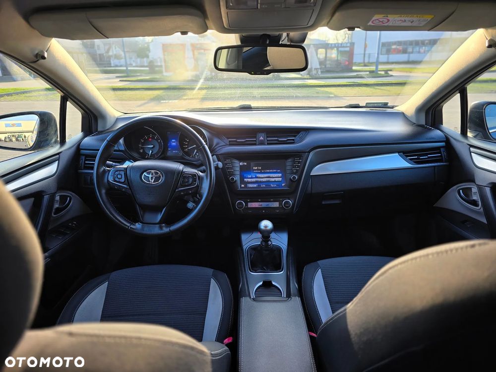 Toyota Avensis 1.8 Premium - 23