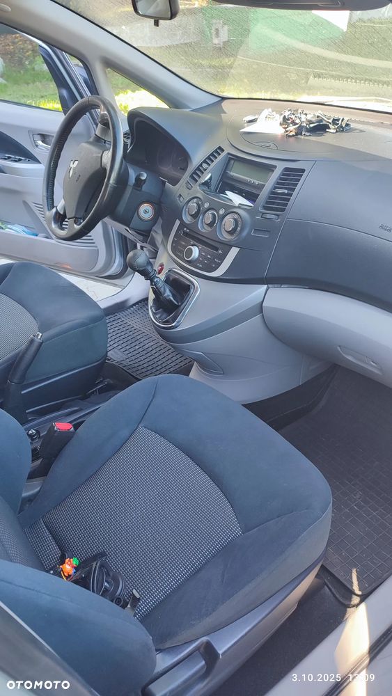 Mitsubishi Grandis 2.0 DID Intense - 9
