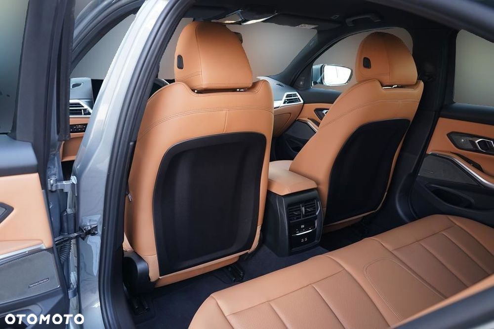 BMW Seria 3 320i xDrive M Sport sport - 11