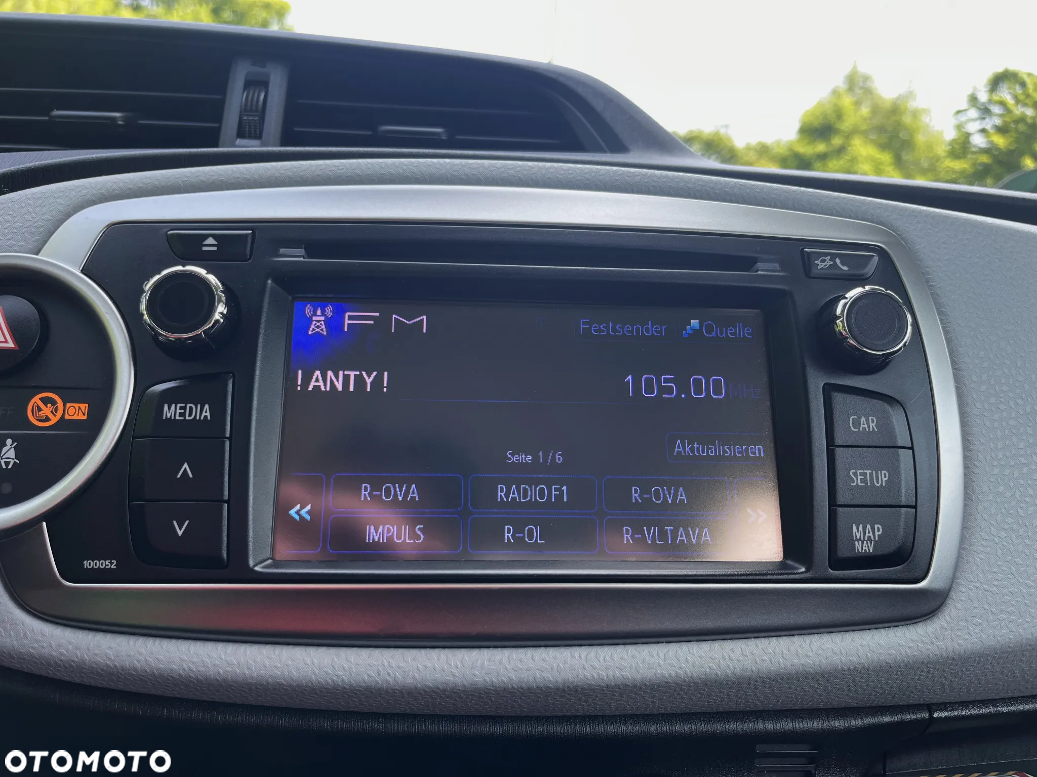 Toyota Yaris Hybrid 100 Premium - 25
