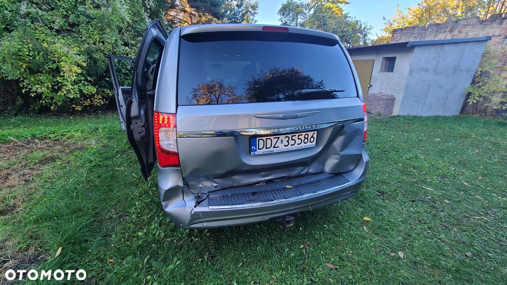 Chrysler Town & Country - 12