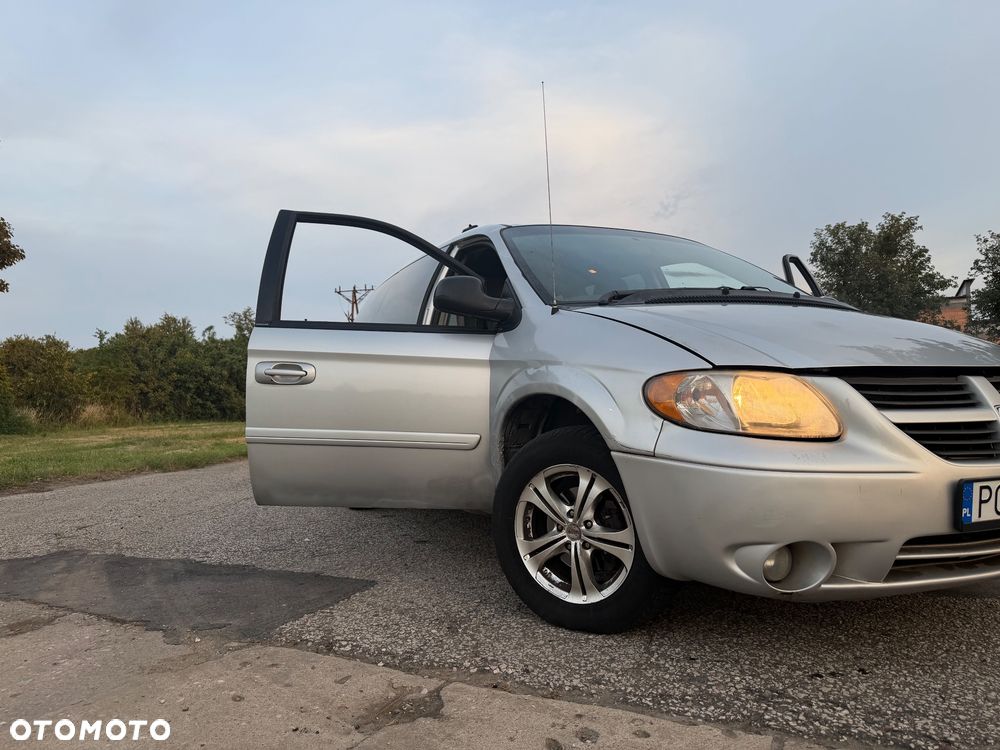 Dodge Grand Caravan - 2