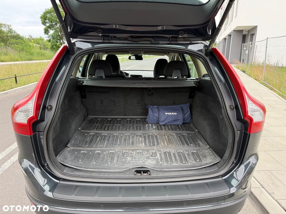 Volvo XC 60 2.4D AWD Momentum - 10