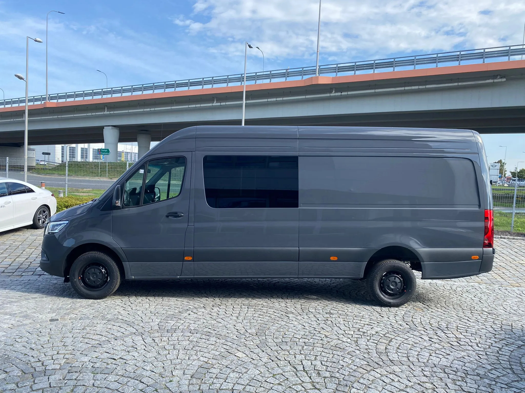 Mercedes-Benz Sprinter - 4