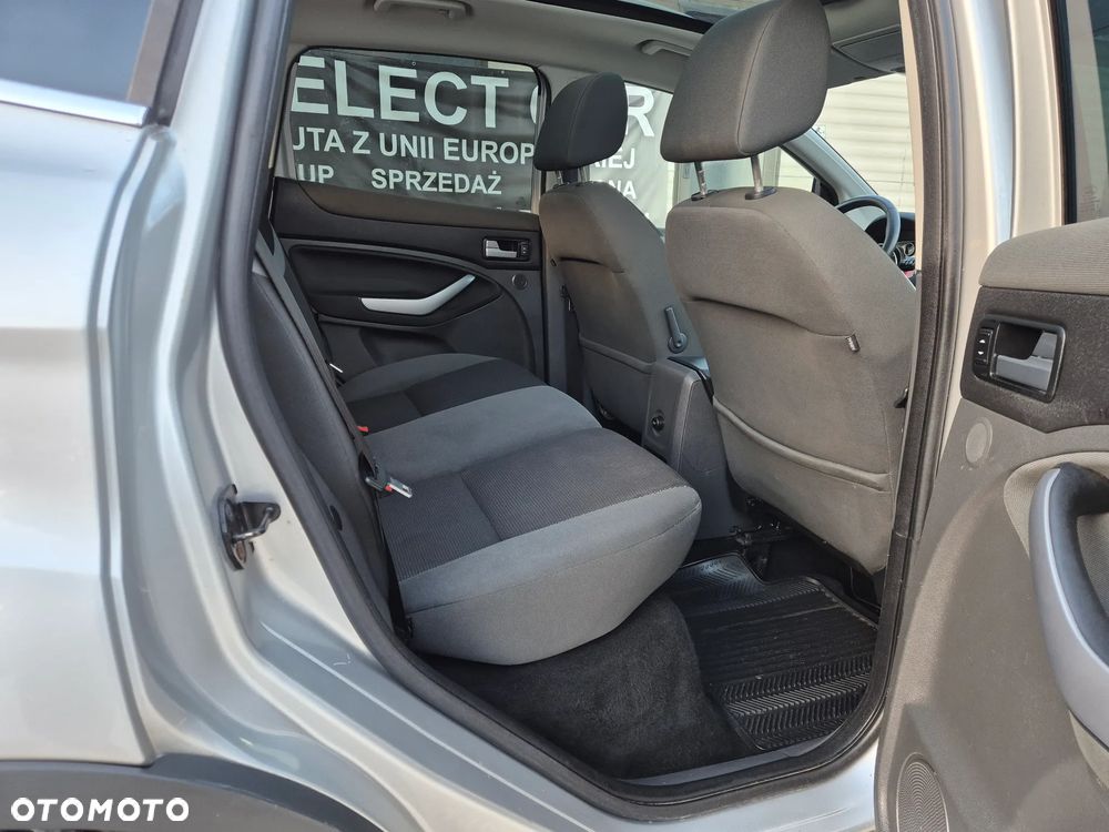 Ford Kuga 2.0 TDCi 2x4 Titanium - 14