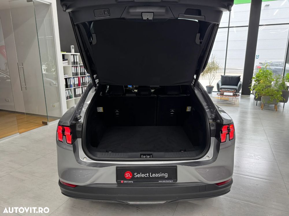 Ford Mustang Mach-E - 9