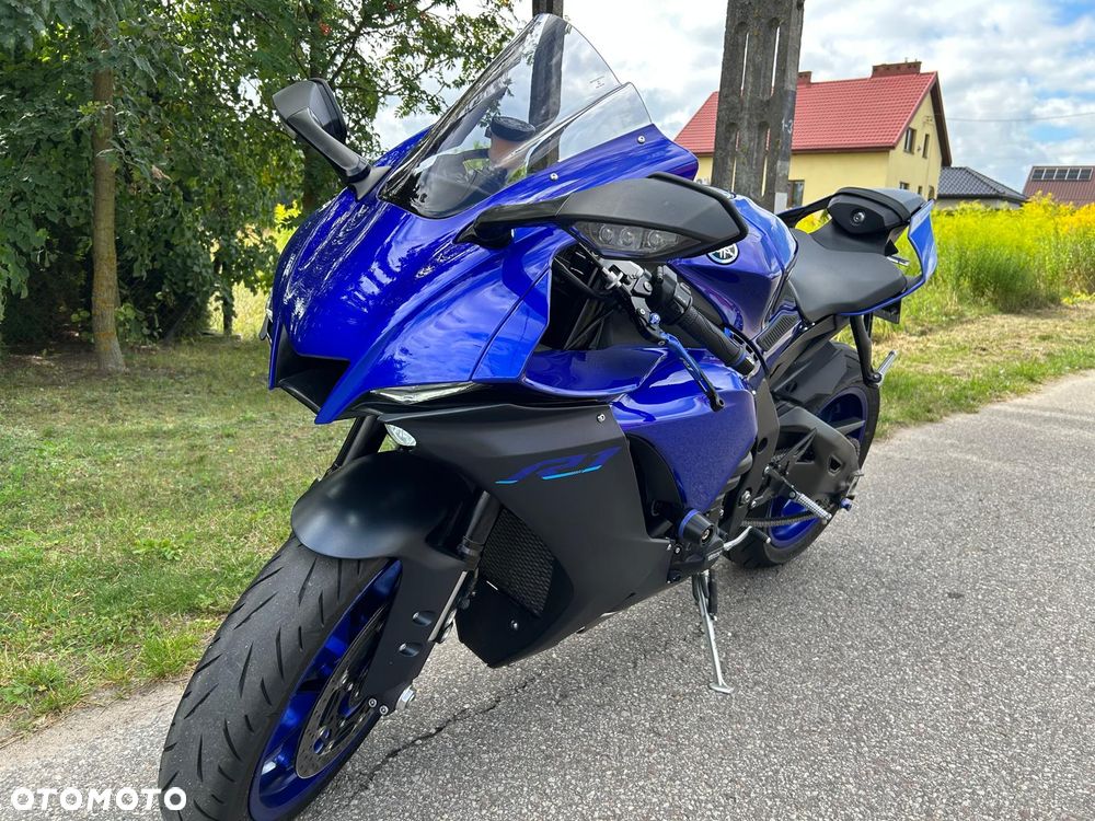 Yamaha R1 - 12