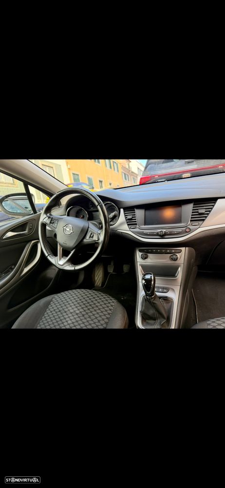 Opel Astra Sports Tourer - 14