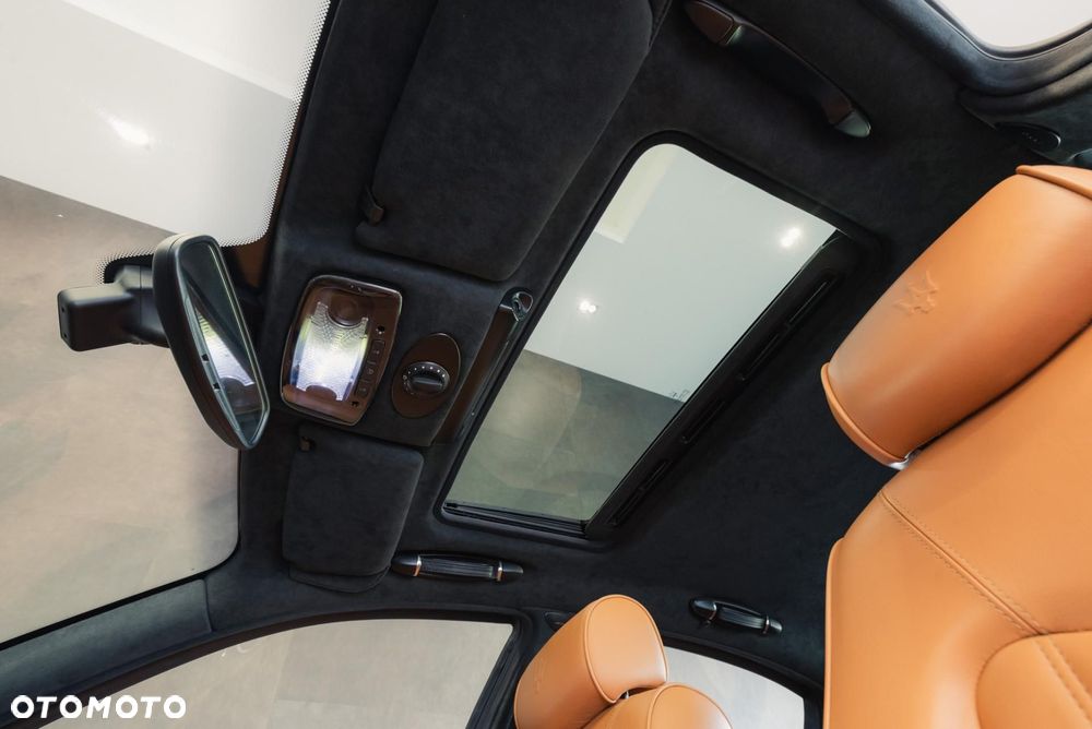 Maserati Quattroporte - 16