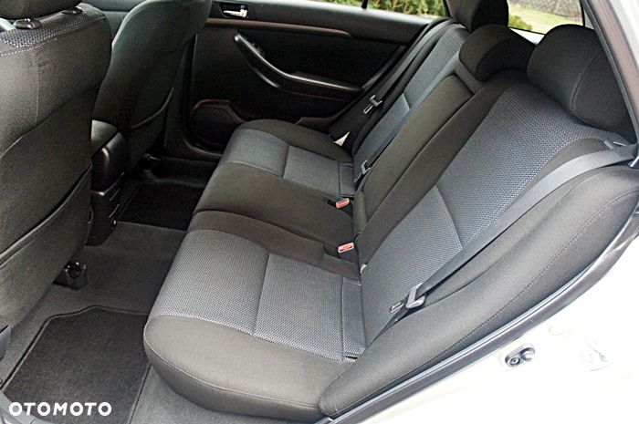 Toyota Avensis 2.2 D-CAT Sol - 6