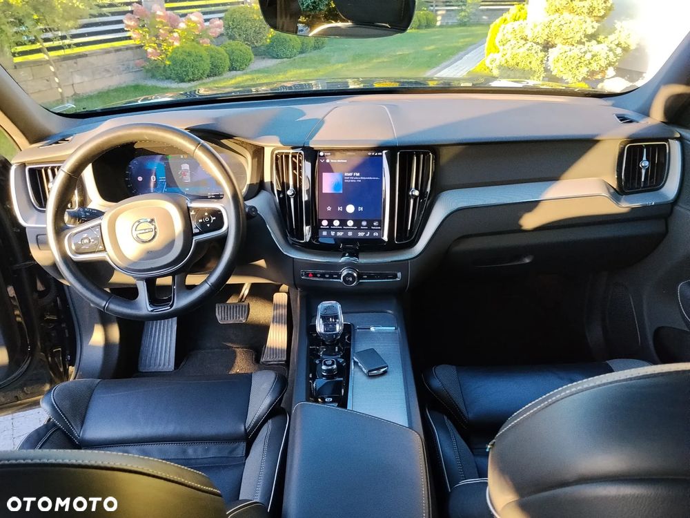 Volvo XC 60 T6 AWD Long Range Plus Dark - 23