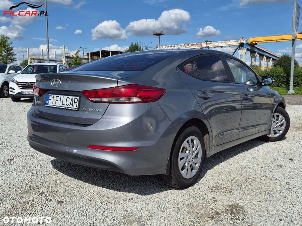 Hyundai Elantra - 3