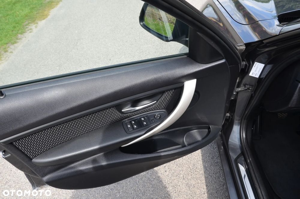 BMW Seria 3 318d Blue Performance Sport Line - 22