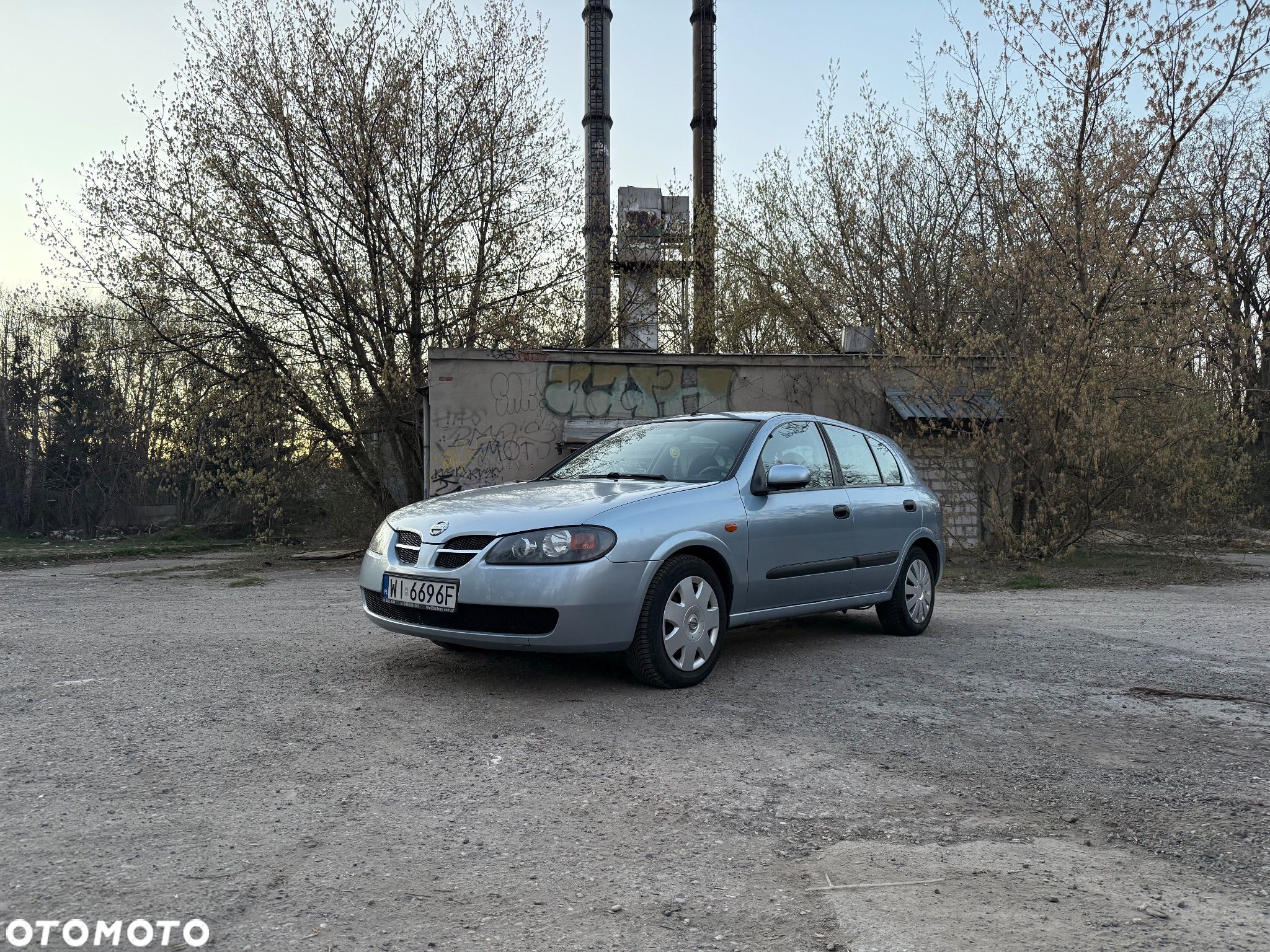 Nissan Almera - 1