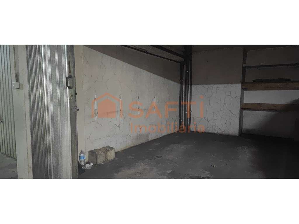 Garagem fechada para uma viatura, em Braga - Grande imagem: 5/8