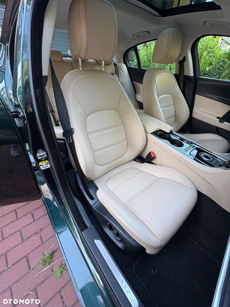 Jaguar XE 2.0 D Prestige - 9