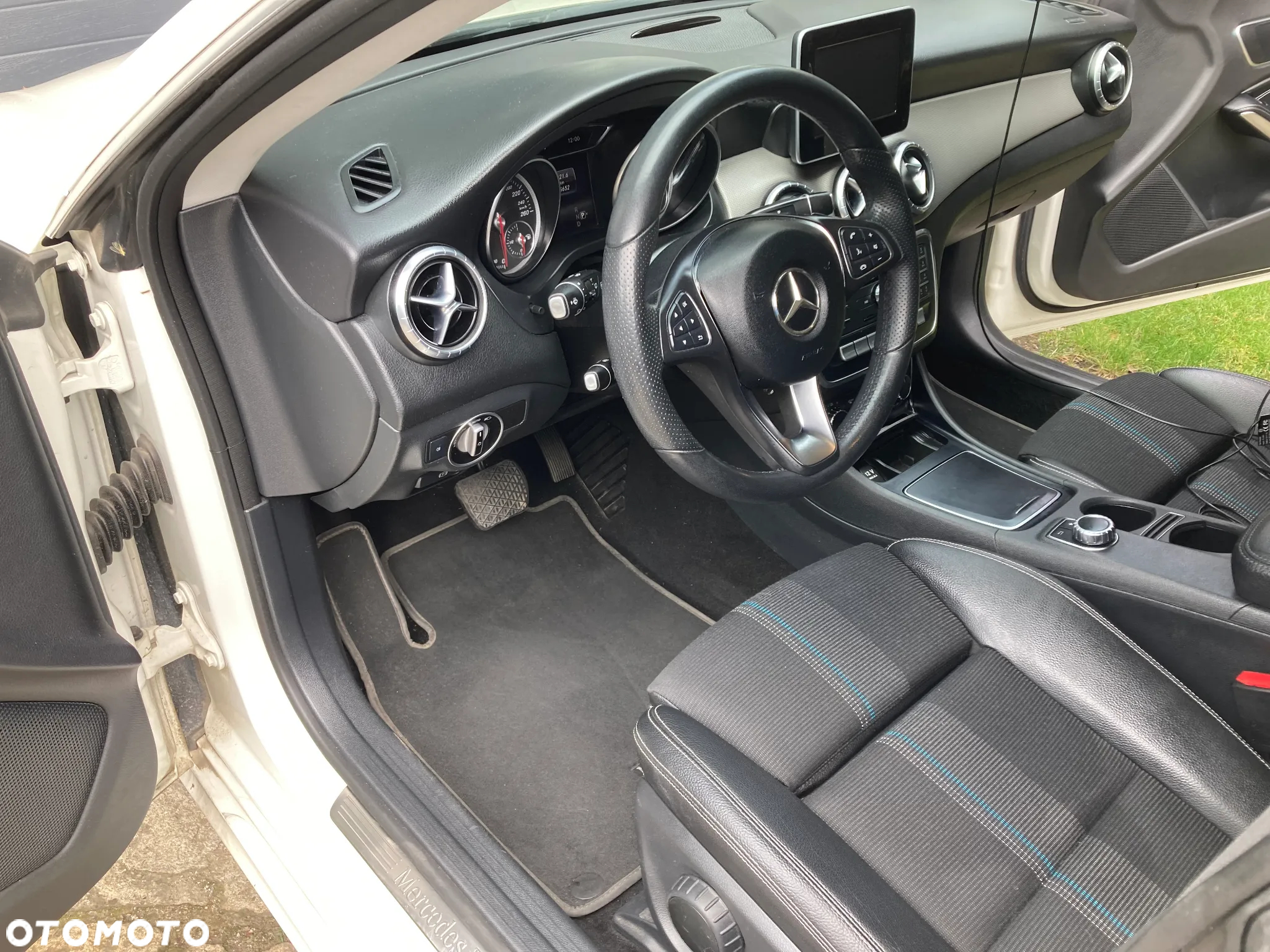 Mercedes-Benz CLA 200 7G-DCT Urban - 9